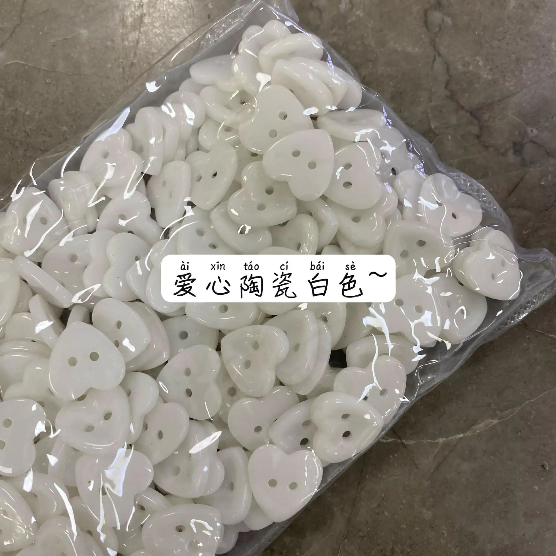 10pcs/lot Beautiful Ceramic Buttons Durable Smooth Ceramic 12mm 2-hole Heart-shape Buttons Clothing Accessories