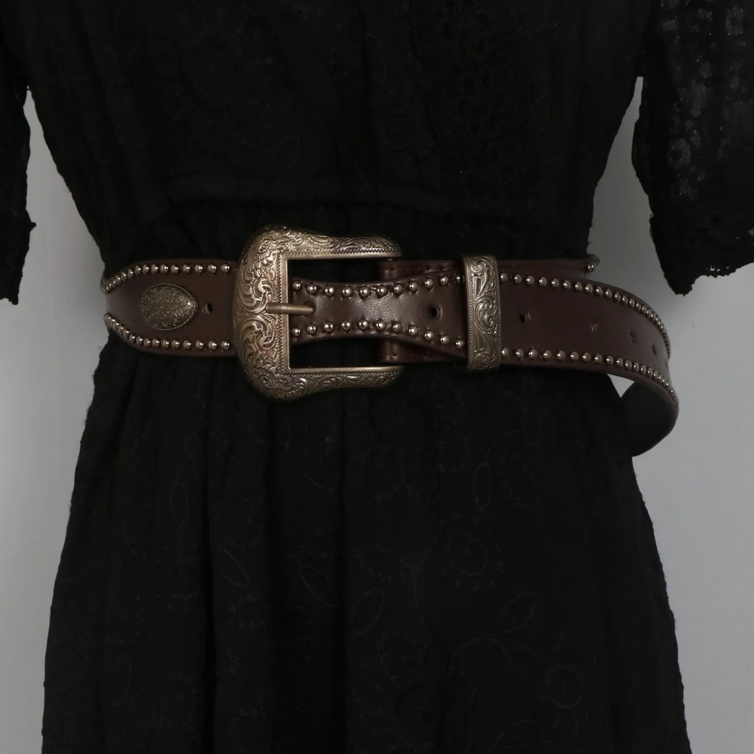 حزام جلد PU بإبزيم معدني على طراز رعاة البقر الغربي للنساء، حزام عريض بإبزيم مزخرف ببرشام عتيق