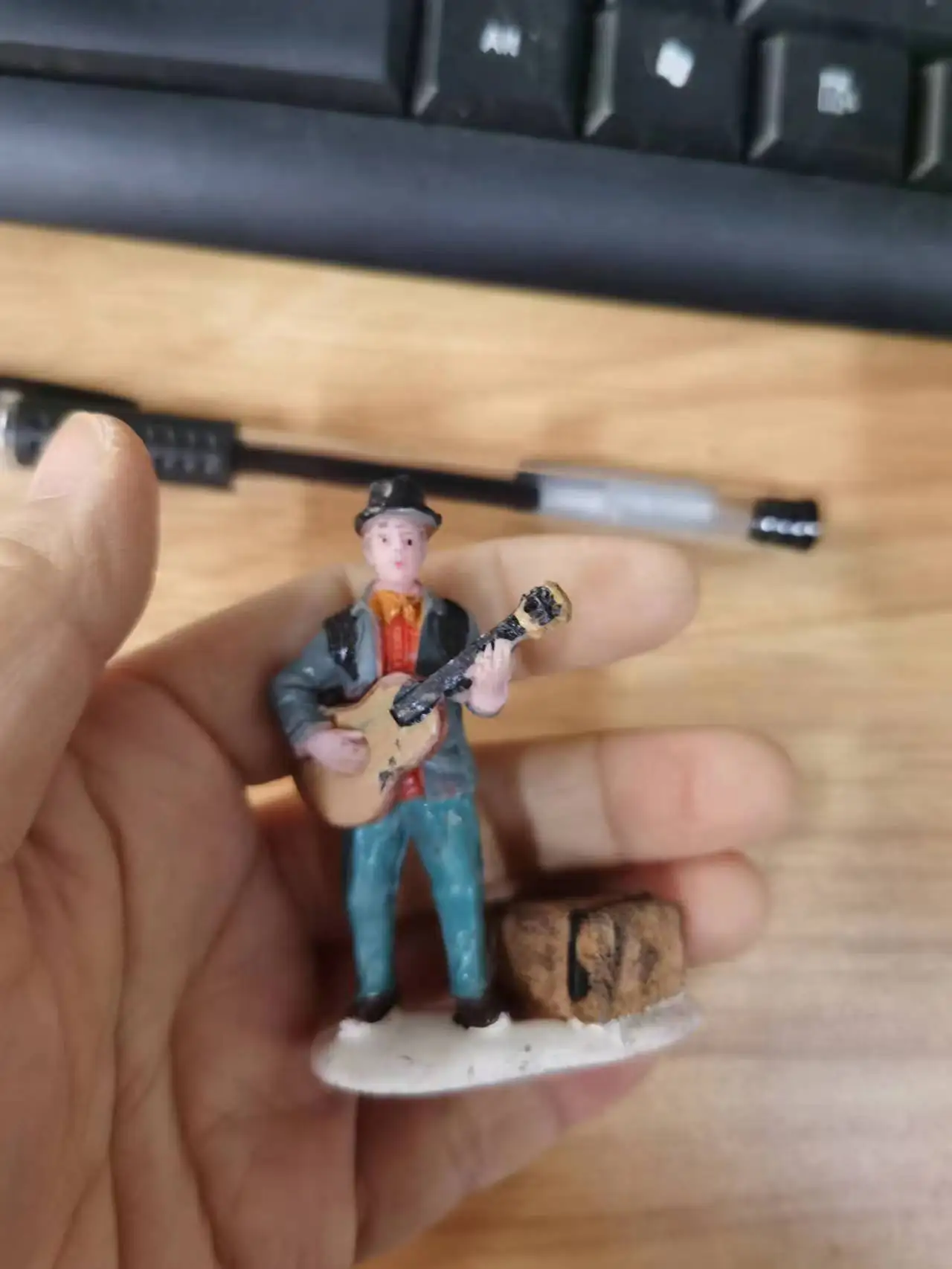 resin figure mental psychological sand table game box court therapy  man  playing  guitar