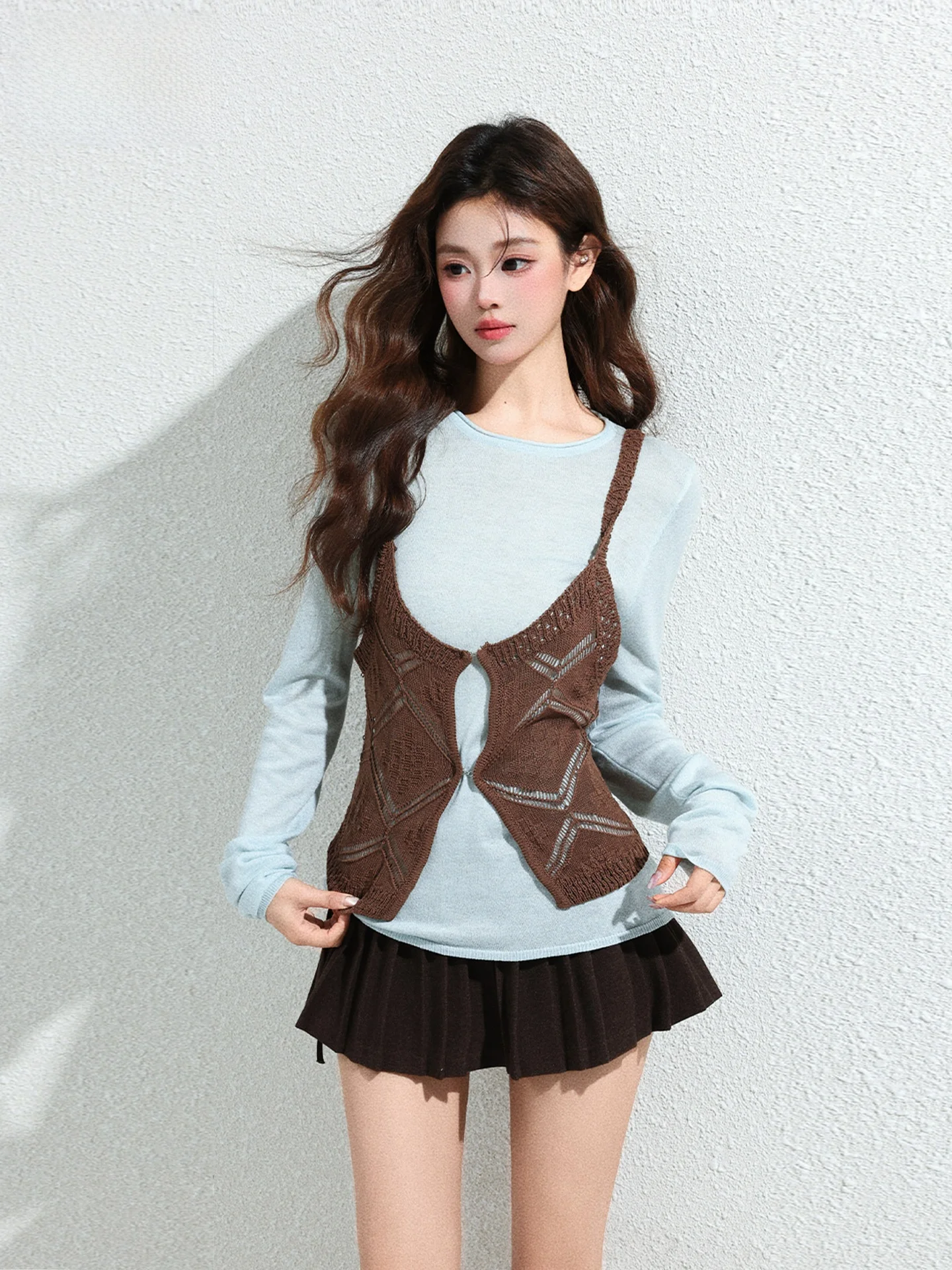 

Casual Knitted Brown Vest Set Women's Fashion Ensemble Two-Piece Bottoming Shirt Design Sensation Spring Collection