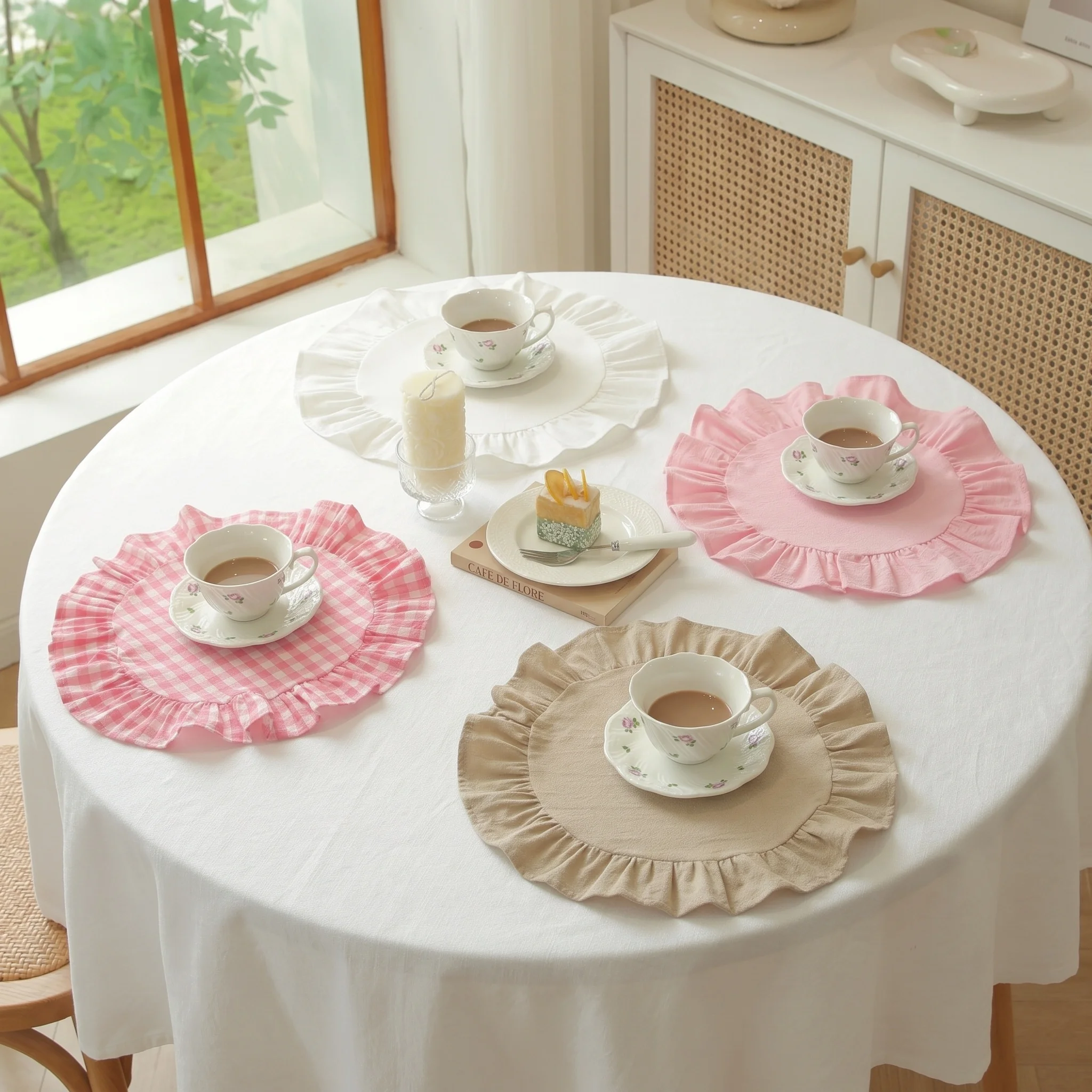 2/4pcs Round fabric placemat with ruffled trim, suitable for everyday brunch at home or outdoor picnics view 6