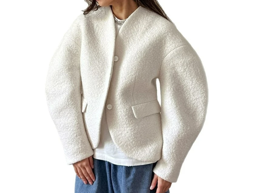 Coa الصوفية في خريف وشتاء 2025 تصميم جديد ذو رقبة على شكل حرف V بلون سادة