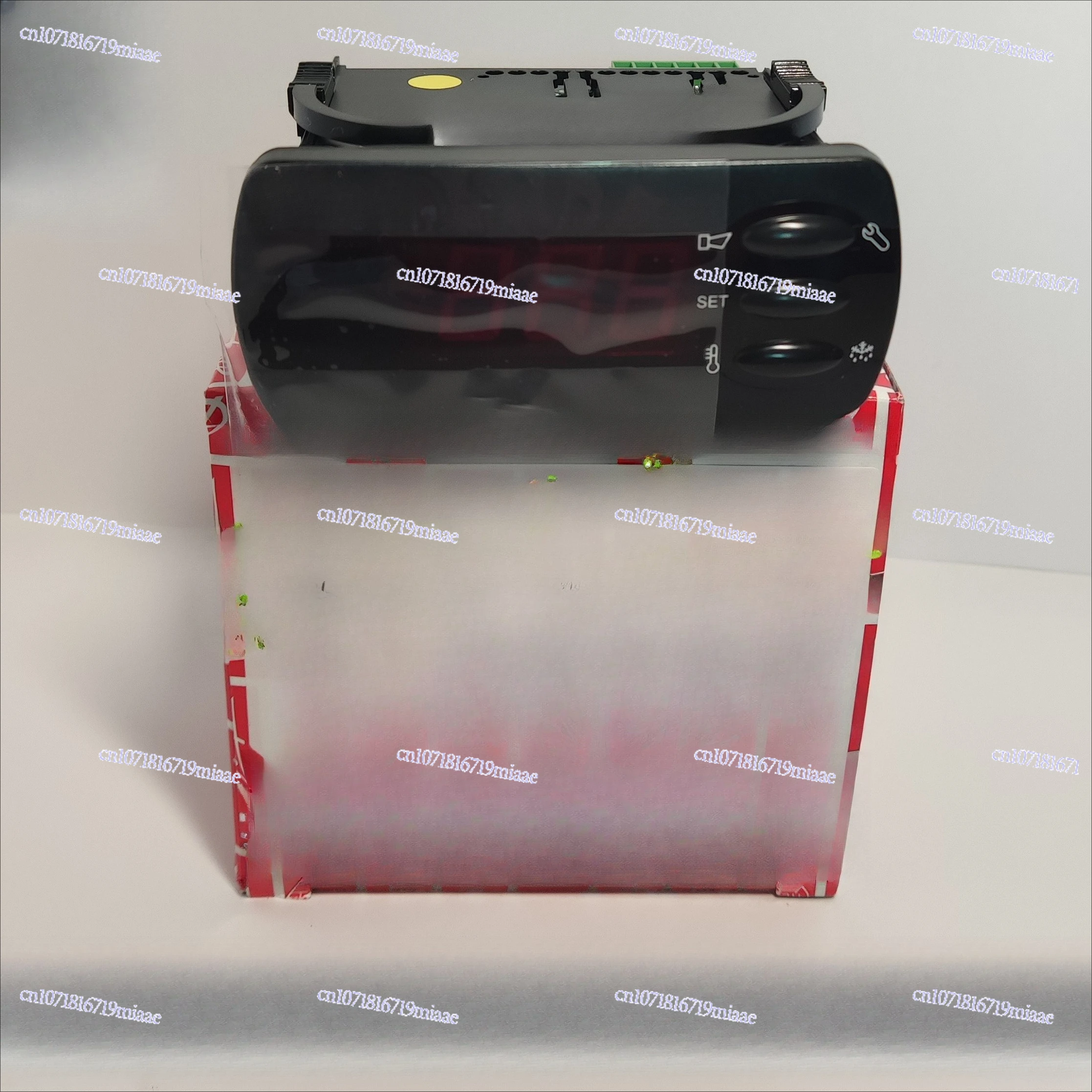 

AK-CC250A (084B8528), AK-CC240 (084B8450), AK-CC210 (084B8520) New Controllers