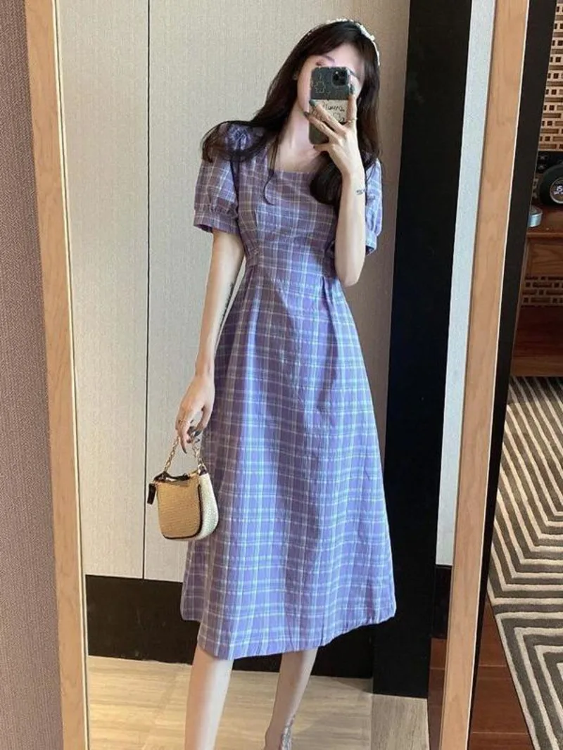 Summer 2024 New French Retro Skirt Square Neck Fashion Women's Mid length Skirt Waist Waist Short-Sleeve Checkered Dress ZMO3