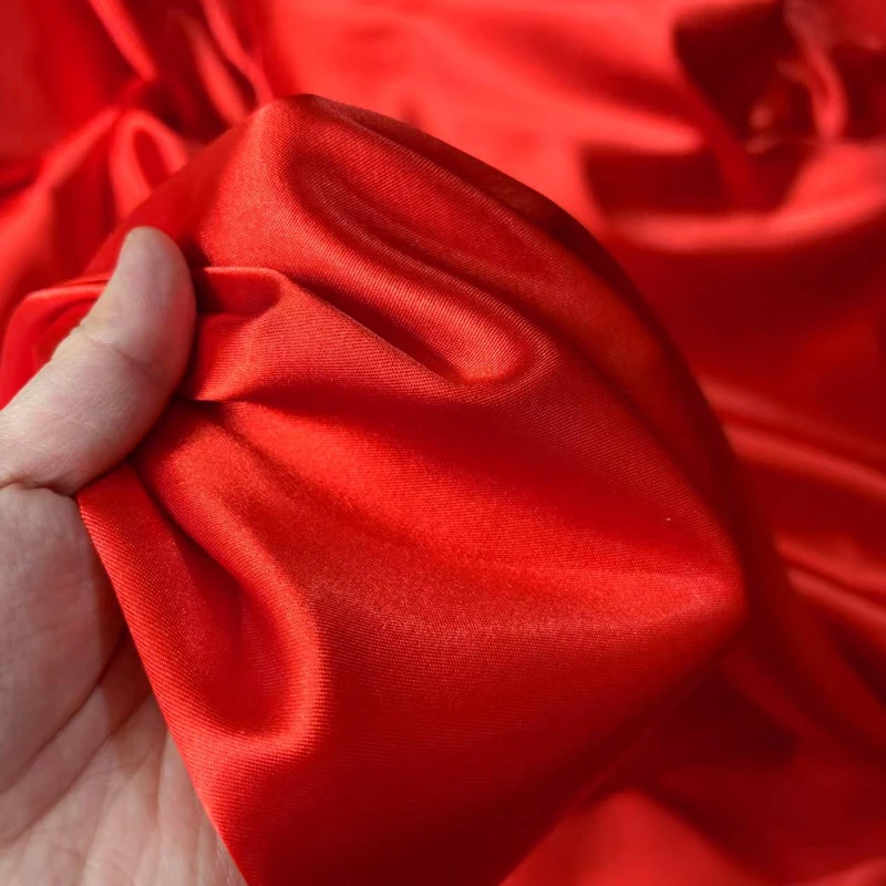قماش ساتان حريري ناعم أحمر برتقالي بواسطة يارد قماش شارميوز مرن صغير لفساتين الزفاف فستان رسمي خلفيات مواد ذاتية الصنع