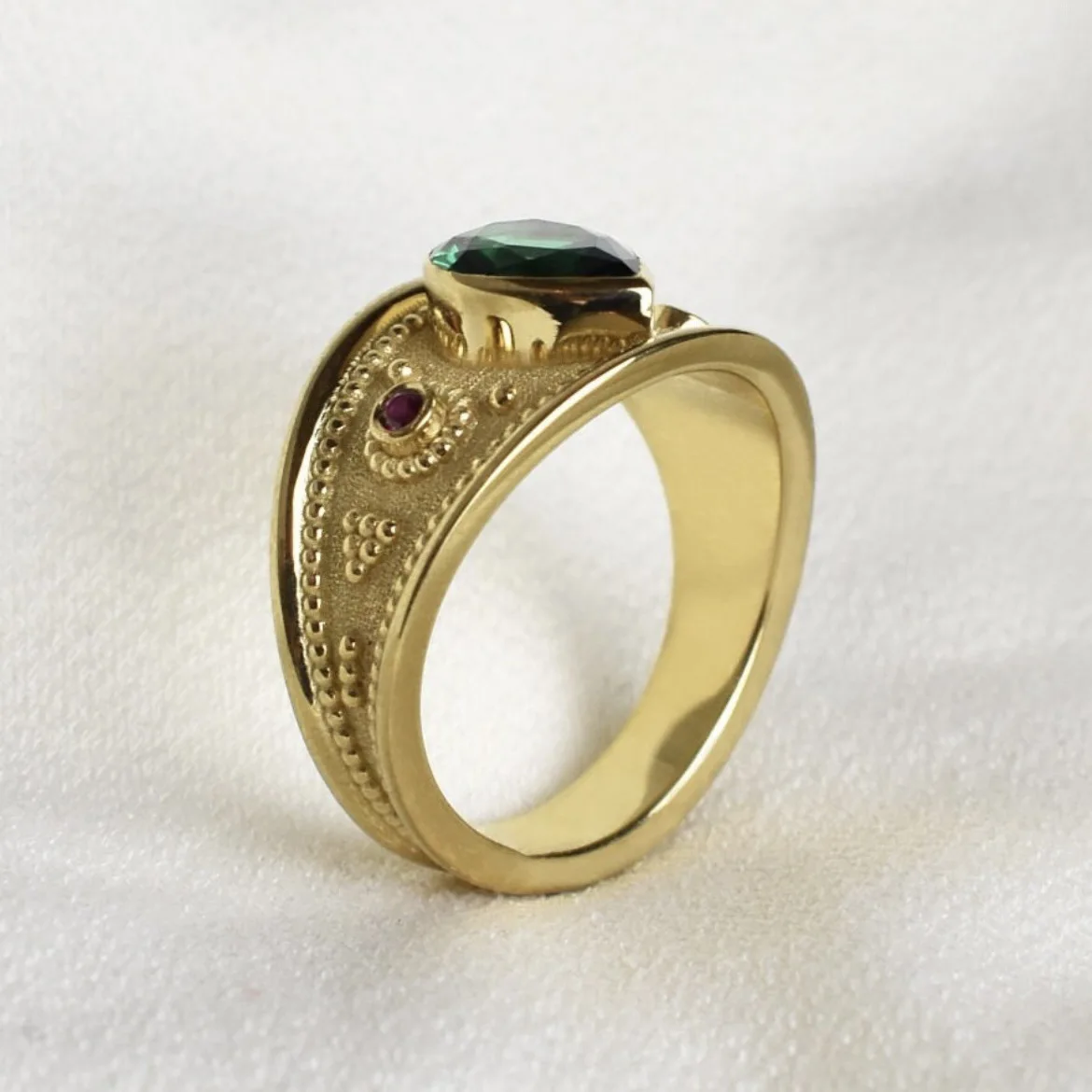 Anillo de gota de agua de palacio compuesto europeo y americano, chapado en oro de 18k con incrustaciones de circonita verde, joyería, nuevo