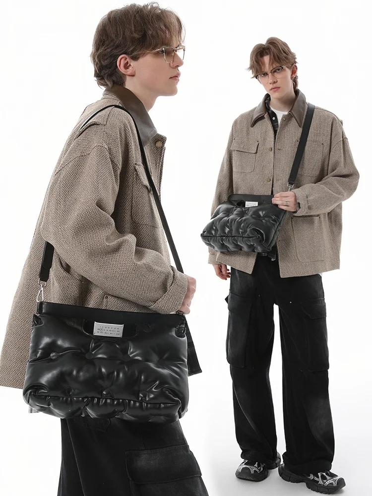 

Luxury Men's Crossbody Bag Autumn Winter Cloud Soft Leather down Pillow aped Casual Faion Magnetic Bule Closure Handbag