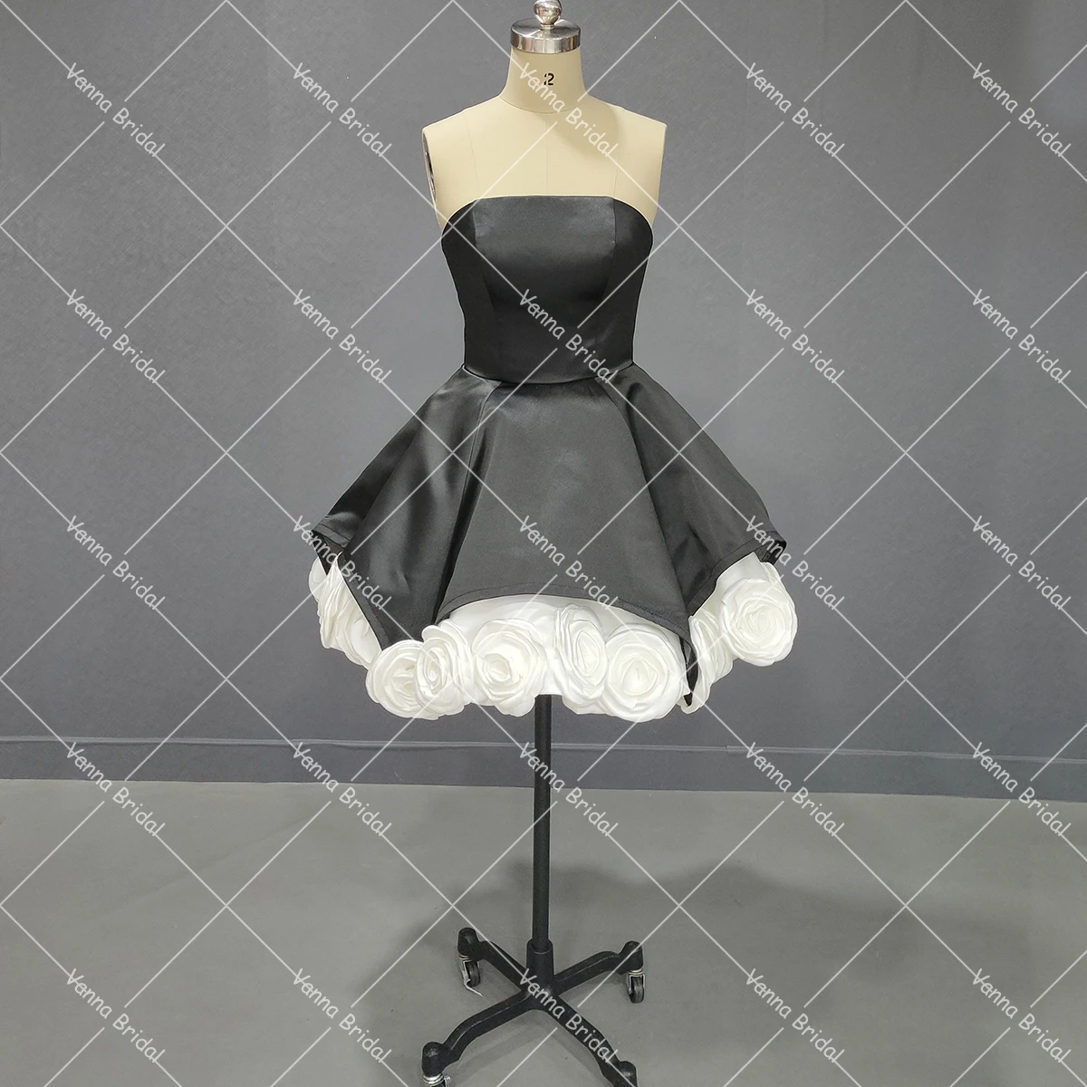 White Black Rosette Flower  Mini Cocktail Dress Strapless Customized 3D Rose Flowers Real Photos Puffy Gothic Wedding Gowns