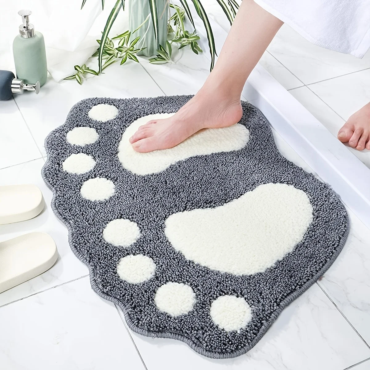 

1pc Super Absorbent Microfiber Bath Mat with Non-Slip Backing - Soft and Comfortable Gray Bathroom Rug , fall decor