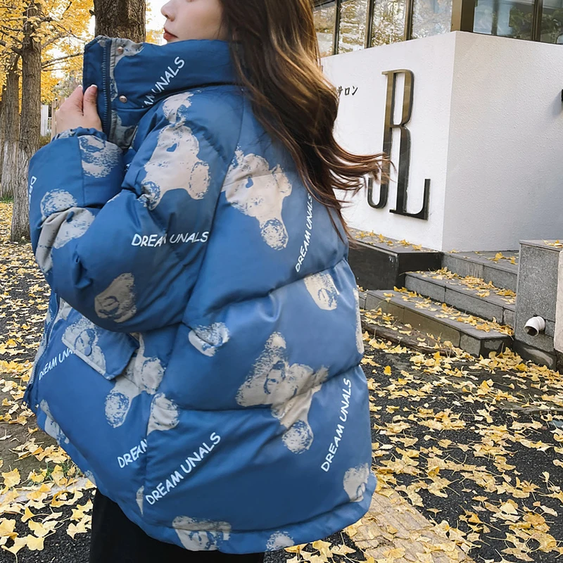 Abrigo corto de algodón con capucha para mujer, chaqueta gruesa con estampado de dibujos animados y letras, moda coreana, novedad de invierno, 2023