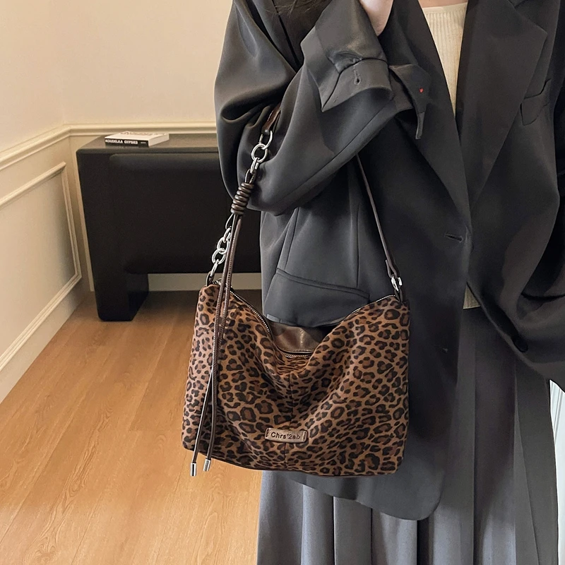 

Stylish Women's Leather Crossbody Bag, Elegant Shoulder Bag For Ladies With Popular Classic Design By Famous Luxury Brands