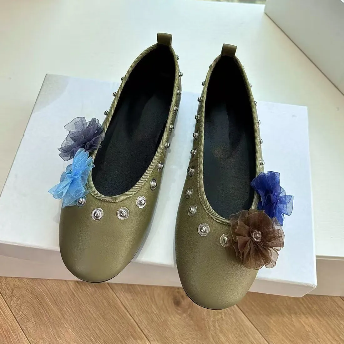 

Spring and Autumn New Leather Round Head Flower Shoes Versatile Flat Bottom Mary Jane Single Shoes Women's Four Seasons Edition