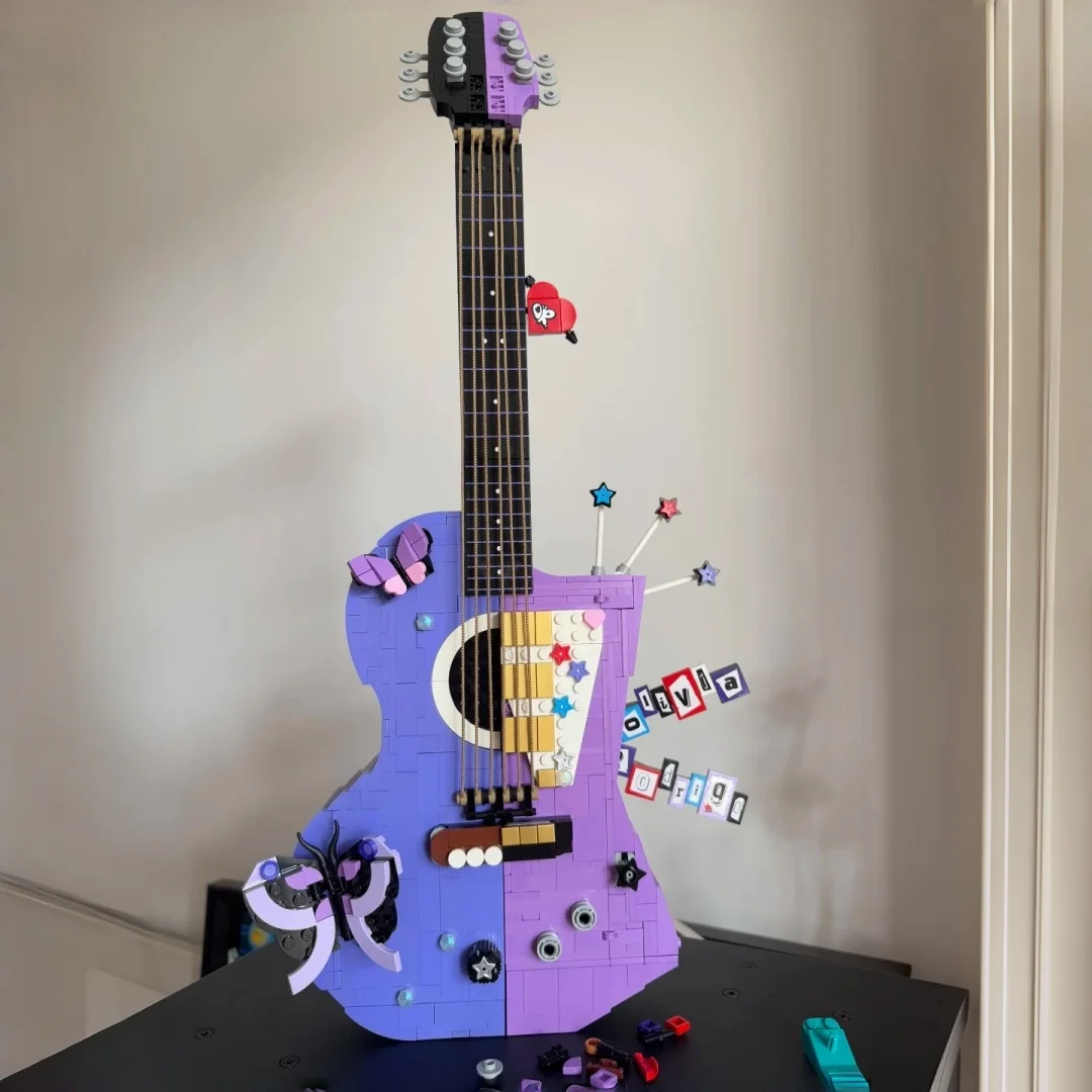 New 1228pcs Split Design Guitar Instrument Combined Acoustic Electric Dual Guitar Building Block Model Toy For Christmas Gifts