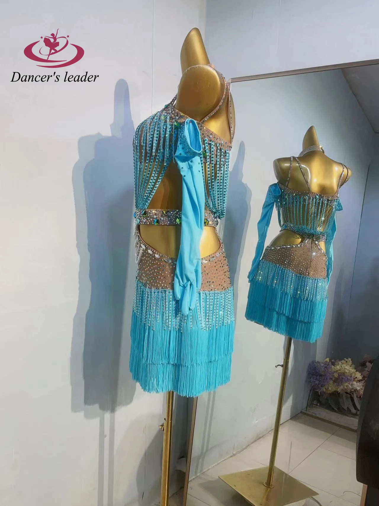 Damska, ekskluzywna, szyta na miarę spódnica do tańca latynoamerykańskiego z wycięciem na brzuchu, frędzlami, na sambę, do występów artystycznych, zdobiona cyrkoniami.