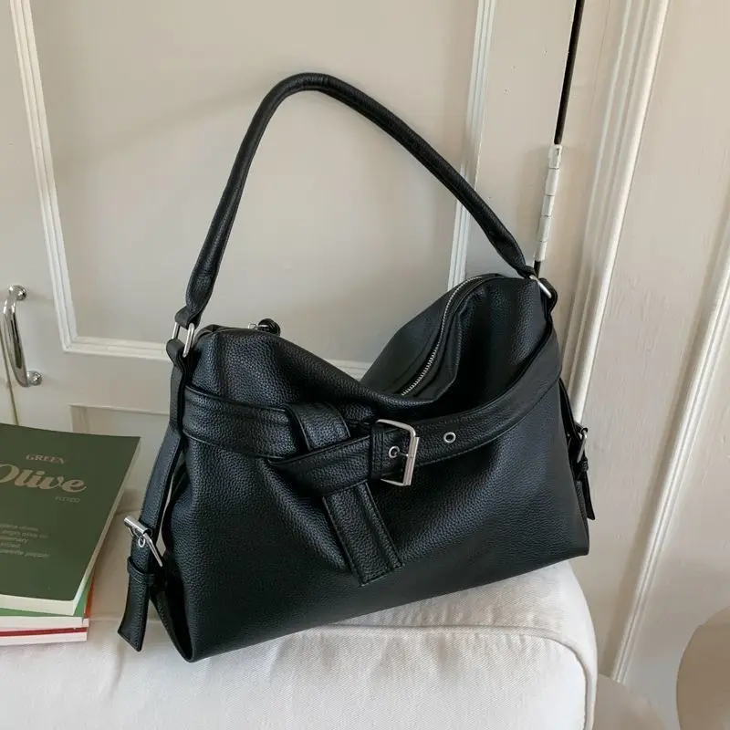 

Модная женская сумка-рюкзак с заклепками, новая вместительная сумка через плечо, универсальная сумка для повседневных поездок