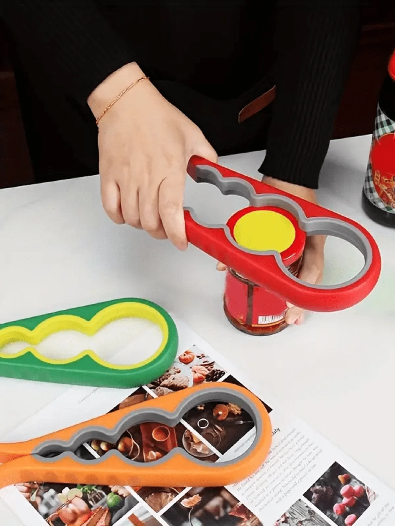 1pc multifunctional lid opener, four in one twist lid opener, labor-saving kitchen and daily necessities bottle opener