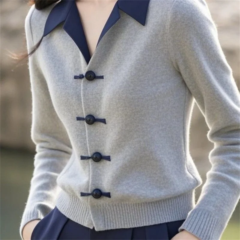 เสื้อผ้าผู้หญิงสำหรับฤดูใบไม้ร่วงและฤดูหนาว เสื้อสเวตเตอร์แขนยาวคอปกพับ สีตัดกัน ถักแบบมีลายเกลียว ทันสมัย