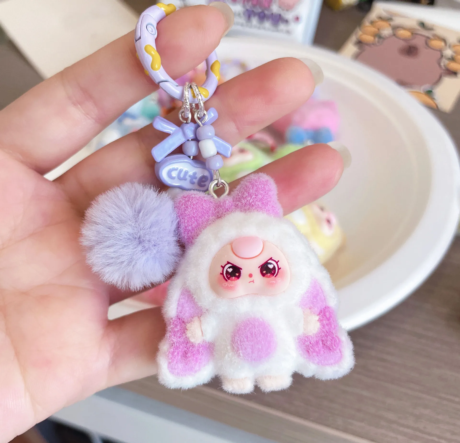 1 Stück dreidimensionaler Schlüsselanhänger – süßer kugelförmiger Schlüsselanhänger mit Schmetterlingsknoten