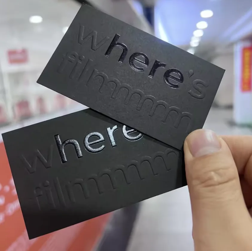 

Индивидуальный черный УФ-тисненый бумажный экран для визитных карточек, глянцевый горячее тиснение для визитных карточек предприятия