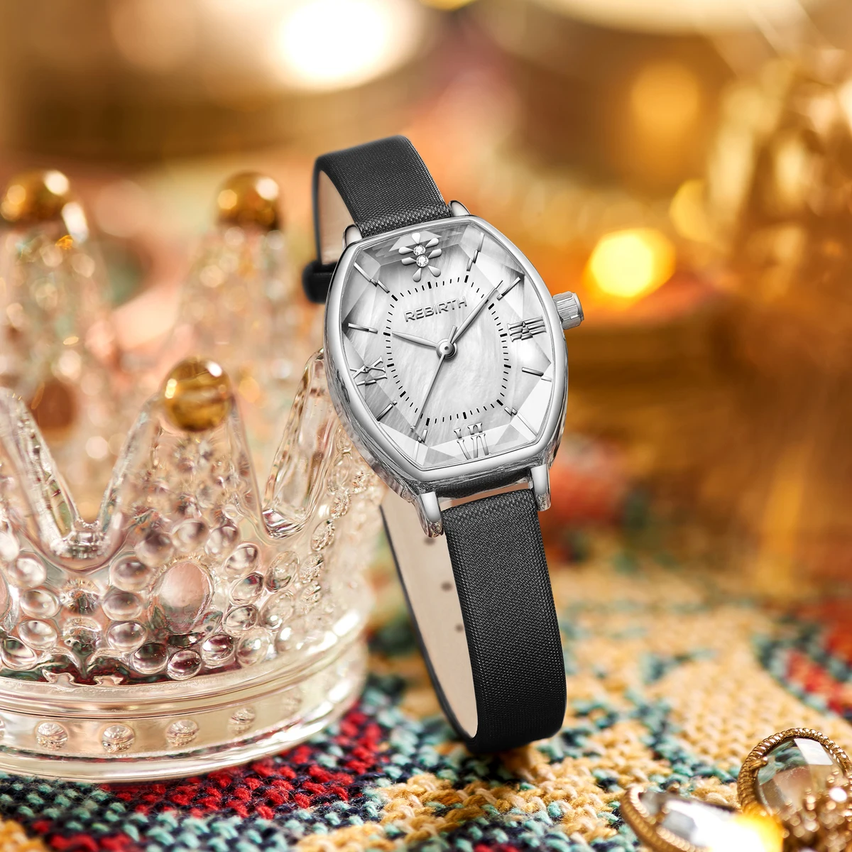 Fashionable and Versatile Casual Retro Artistic Leather Belt Women's Watch - view 4