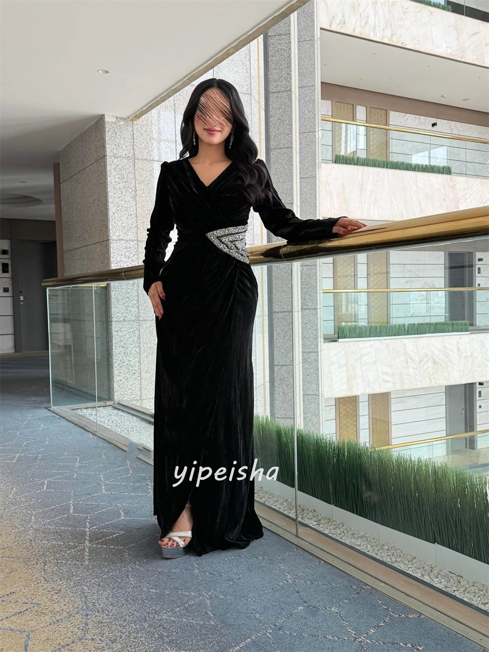 Customized Modern Style Fashion Rhinestone Pleat Mermaid V-neck Long Dresses Bespoke Occasion Dresses Sizes Available Matching