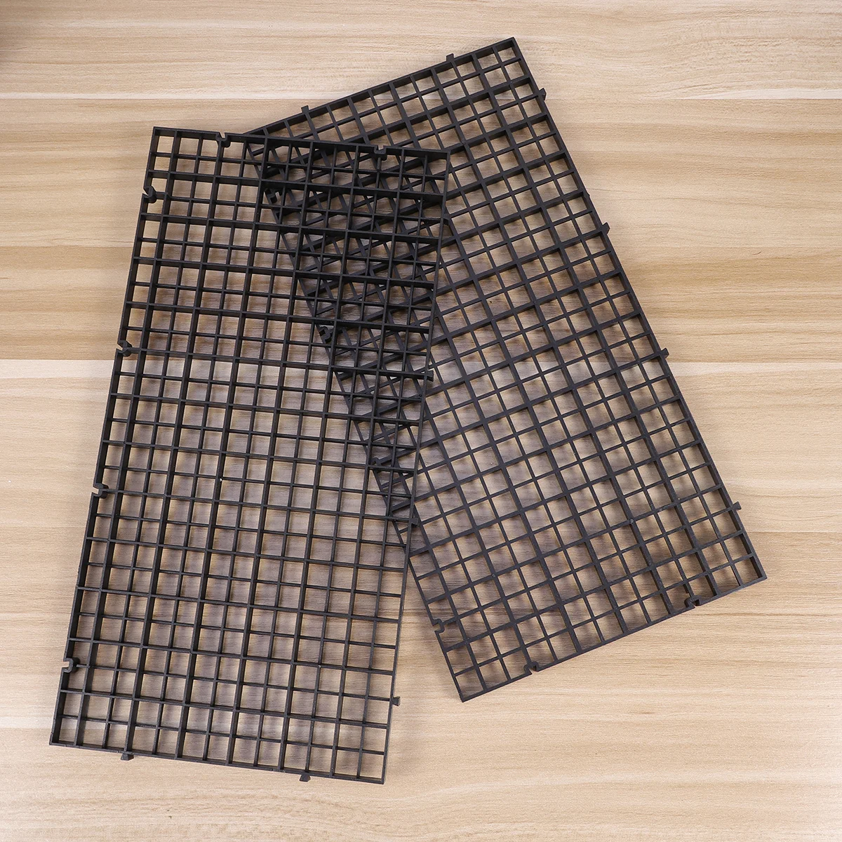 

4pcs Fish Tank Bottom Filter Grid Net For Aquarium Black Large Size Fry Segregation Board Fish Net Box Protection Frame