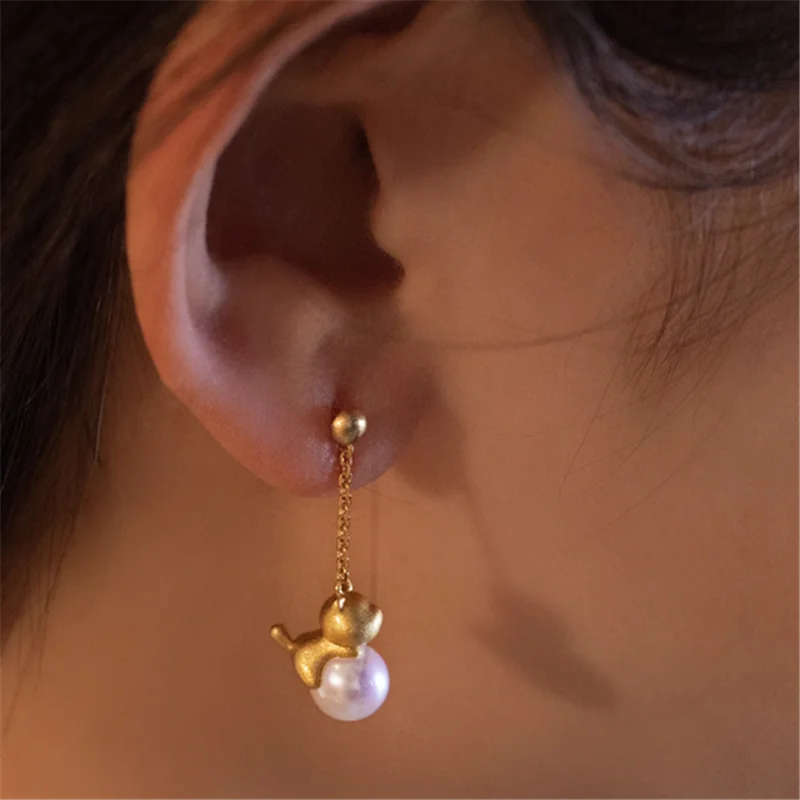 Jump cat/hug cat earrings ins niche design light luxury new Chinese earrings