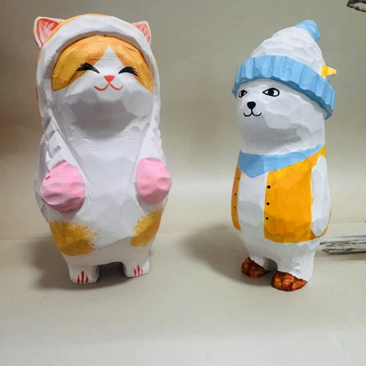 Wood Lucky Cat Maneki Neko Figurine Hand Carved Cute Creative Wood Craft Desktop Ornament For Home