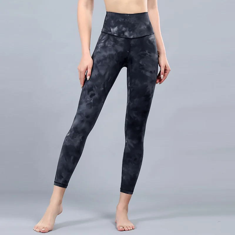 Trendy Black Women's Gym Leggings Ideal for Running, Yoga and Pilates with High Waist Tummy Control Butt Lifting Seamless