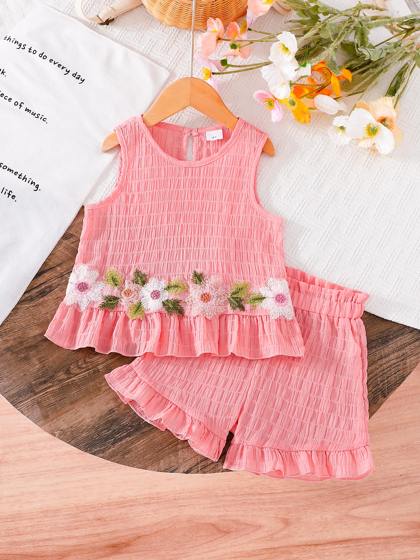

Summer new style baby girl's pink sleeveless two-piece set with floral embroidery and lace