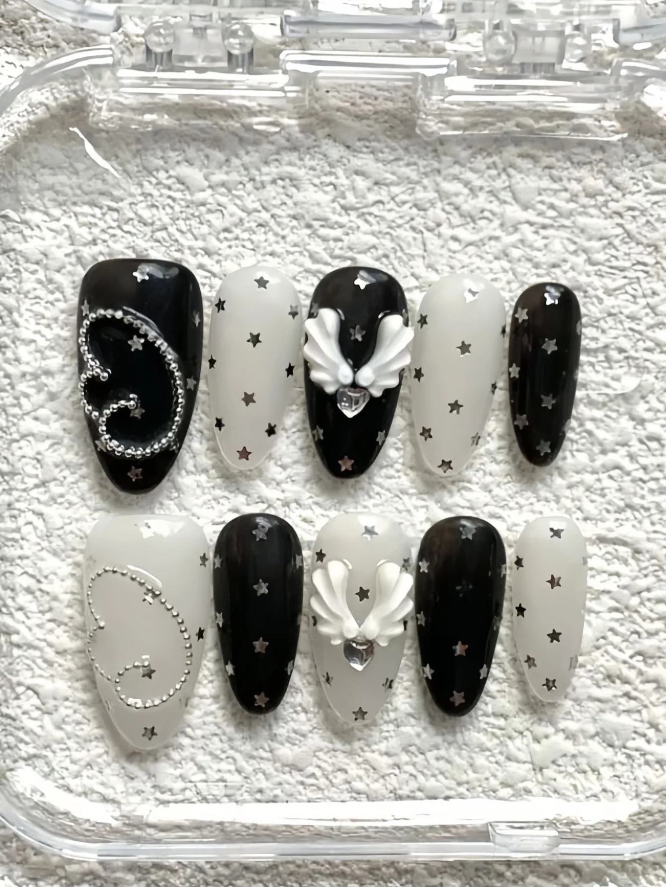 10-Piece Set of Black and White Angel Wings and Stars Sweet Cool Almond-Shaped Fake Nail Tips