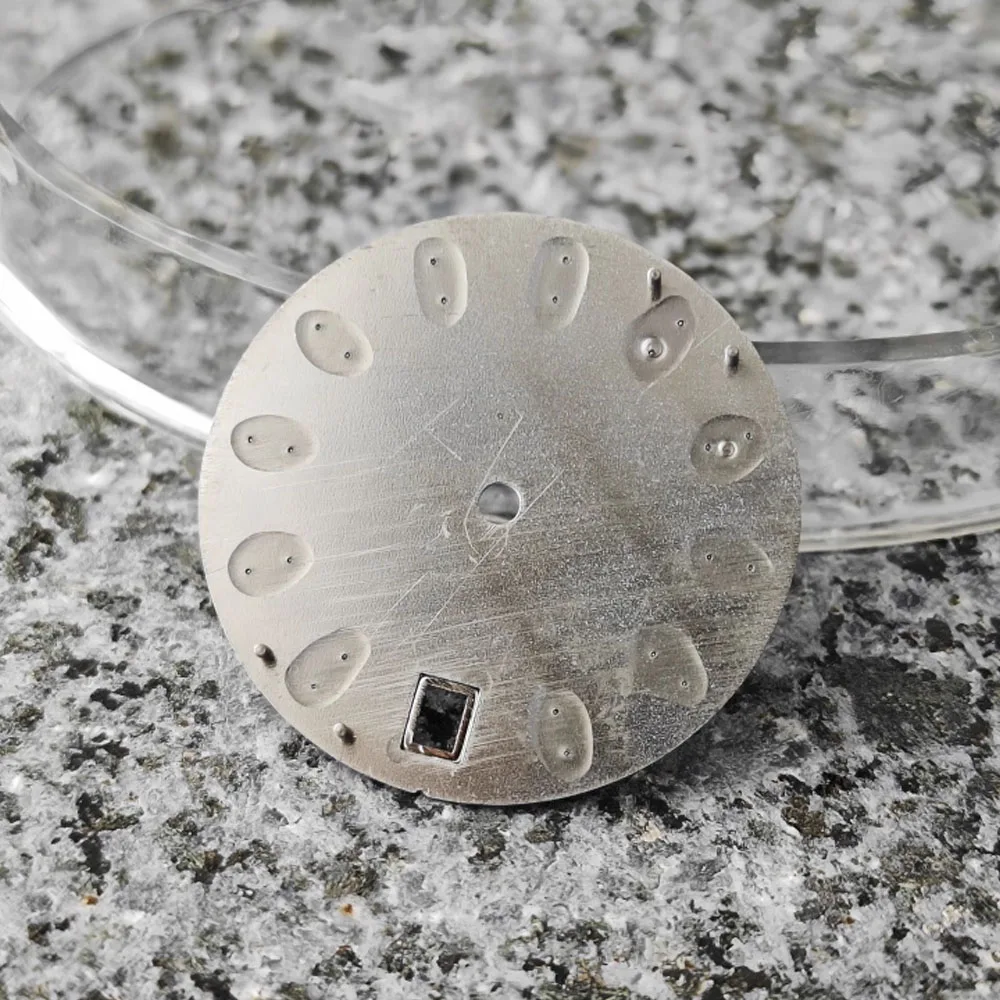 Quadrante NH35 da 28,5 mm, quadrante verde luminoso per movimento NH35 NH36 Quadrante dell'orologio con calendario singolo per accessori per orologi SKX007