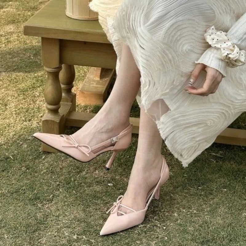 sandalias-femininas-de-salto-agulha-pontiagudas-nova-colecao-primavera-2026-estilo-frances-elegantes-para-usar-com-saia