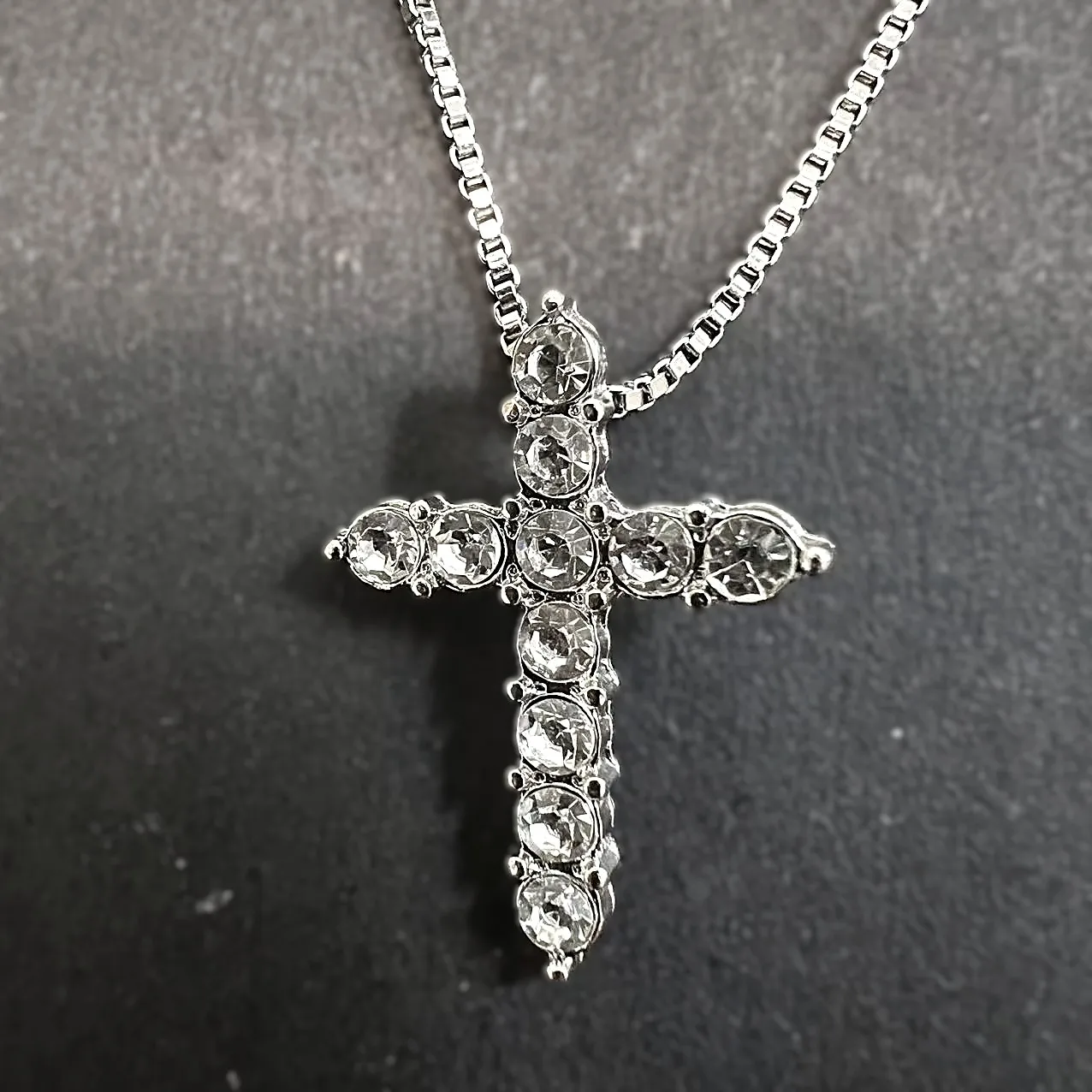 

Diamond Cross Snake Bone Chain Necklace for Men Hip Hop Style Niche Design High-End Couple Style Minimalist Collarbone Chain