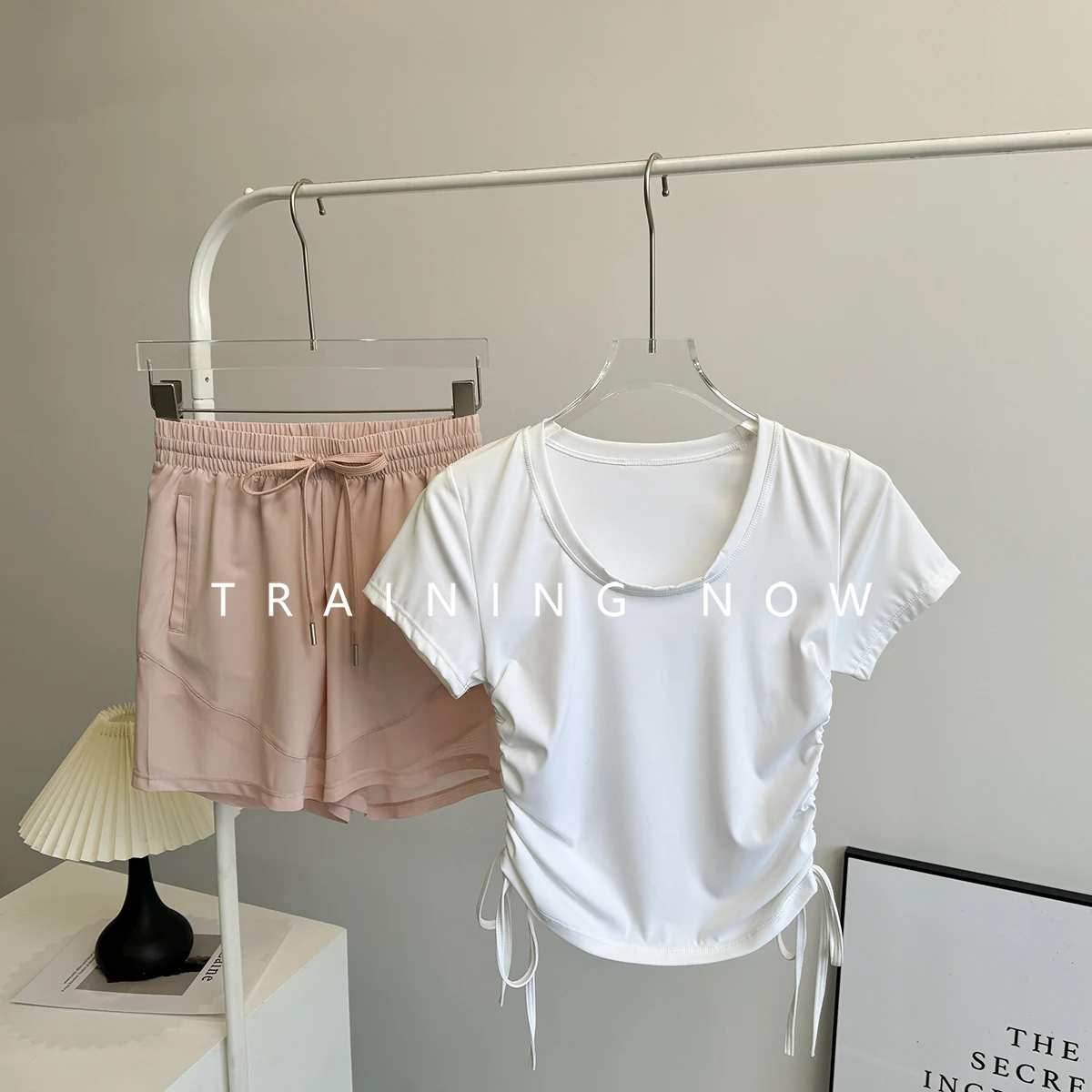 

Женский спортивный костюм для бега, лето 2021, новая свободная быстросохнущая дышащая одежда для фитнеса, спортивная одежда для пилатеса и йоги