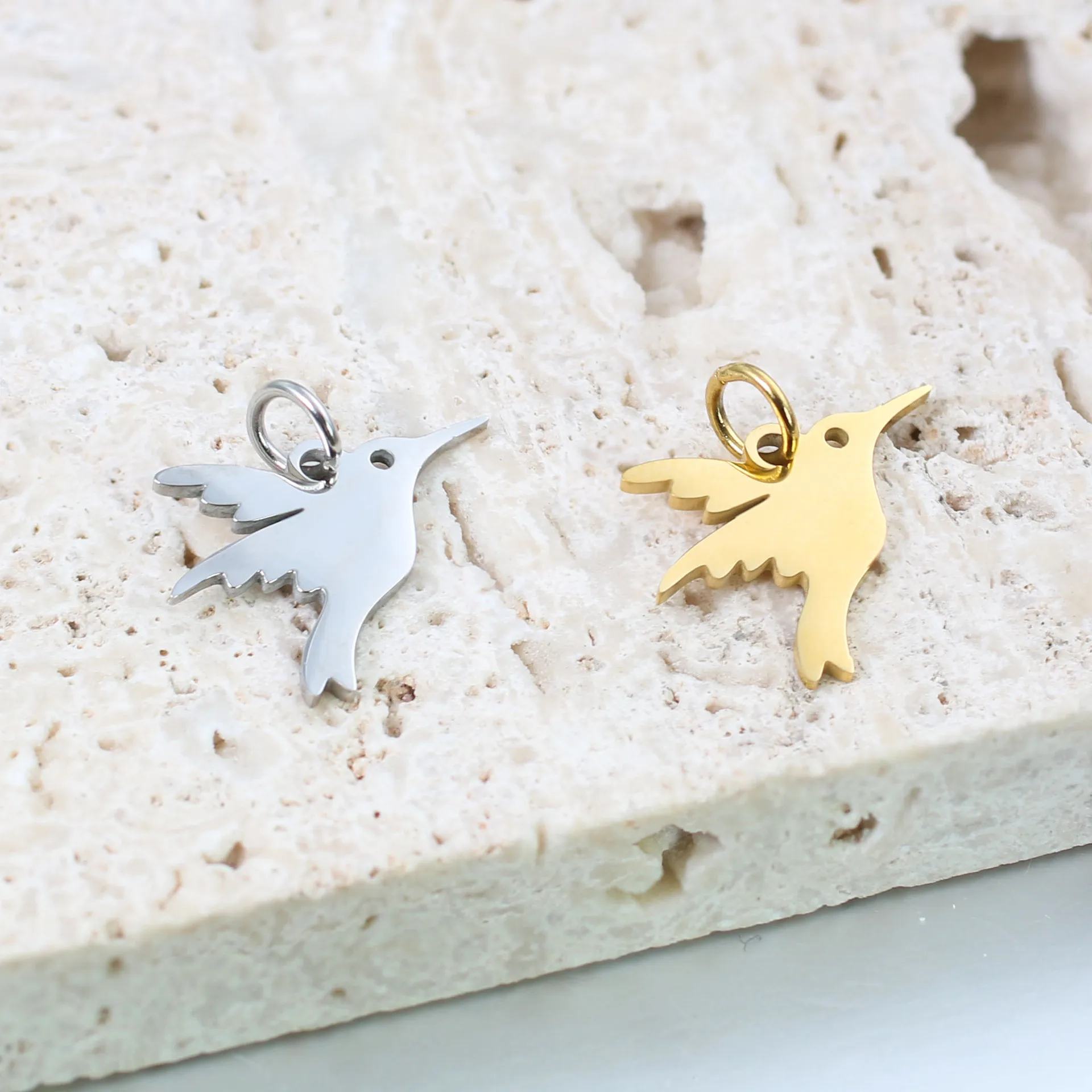 DOOYIO 5pcs/Lot Stainless Steel Animal Hummingbird Pendant Mirror Polish Charms DIY Women Necklace Handmade Accessories