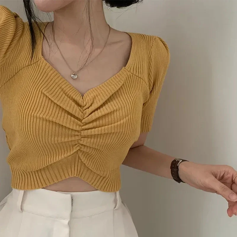 Feminino decote em v plissado topo fino ajuste sólido manga curta malha colheita topo doce pulôver verão fino camiseta y2k