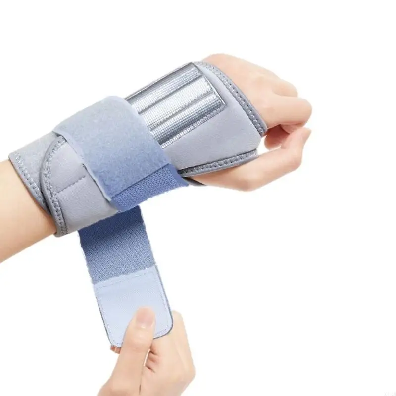   Adjustable Sports Wrist Guard Sweat Absorption Technology Flexibility Polyester Texture for Volleyballs Badminton