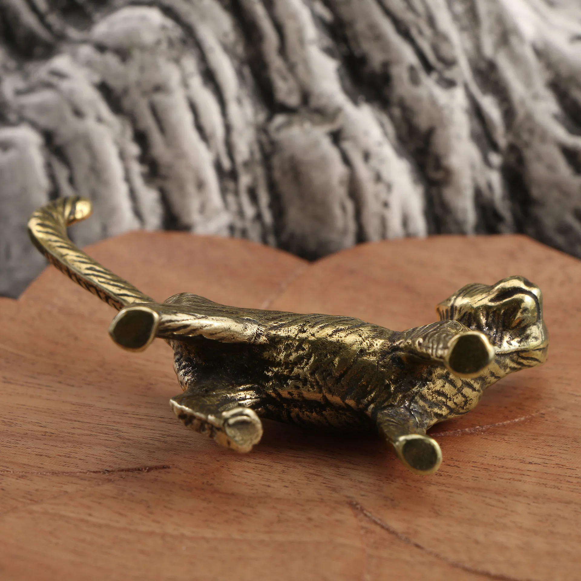 Cute Little Shrewd Cat Small Statue Creative Solid Brass Childish Animal Kitten Miniature Figurine Ornaments Retro Home Decors