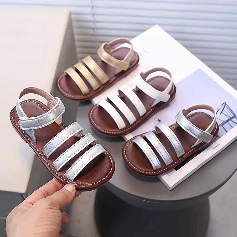 

Обувь для маленьких девочек, сандалии с мягкой подошвой, сандалии принцессы, детская пляжная обувь на плоской подошве, летняя обувь для детей 1-5 лет, белая, серебристая, золотая.