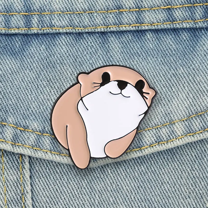 Chubby Napping Otter Emaille-Anstecknadel, weiche Cartoon-Brosche mit wassergebundenem Tier, Reversnadel, Schmuckgeschenk für Freunde – Detail 3