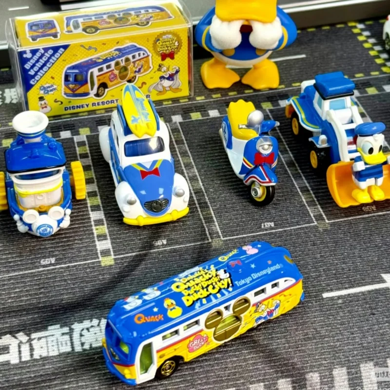 

TAKARA TOMY персонаж мультфильма Тан Утка серии модель автомобиля из сплава модель автомобиля игрушка детский подарок на день рождения коллекция игрушек орнамент