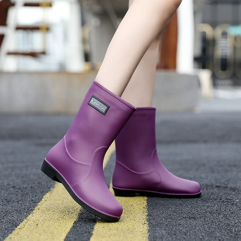 Women's Rain Boots Are Fashionable, Lightweight, Thick Soled, Wear-resistant, Rainproof, and Slip Resistant When Worn Externally