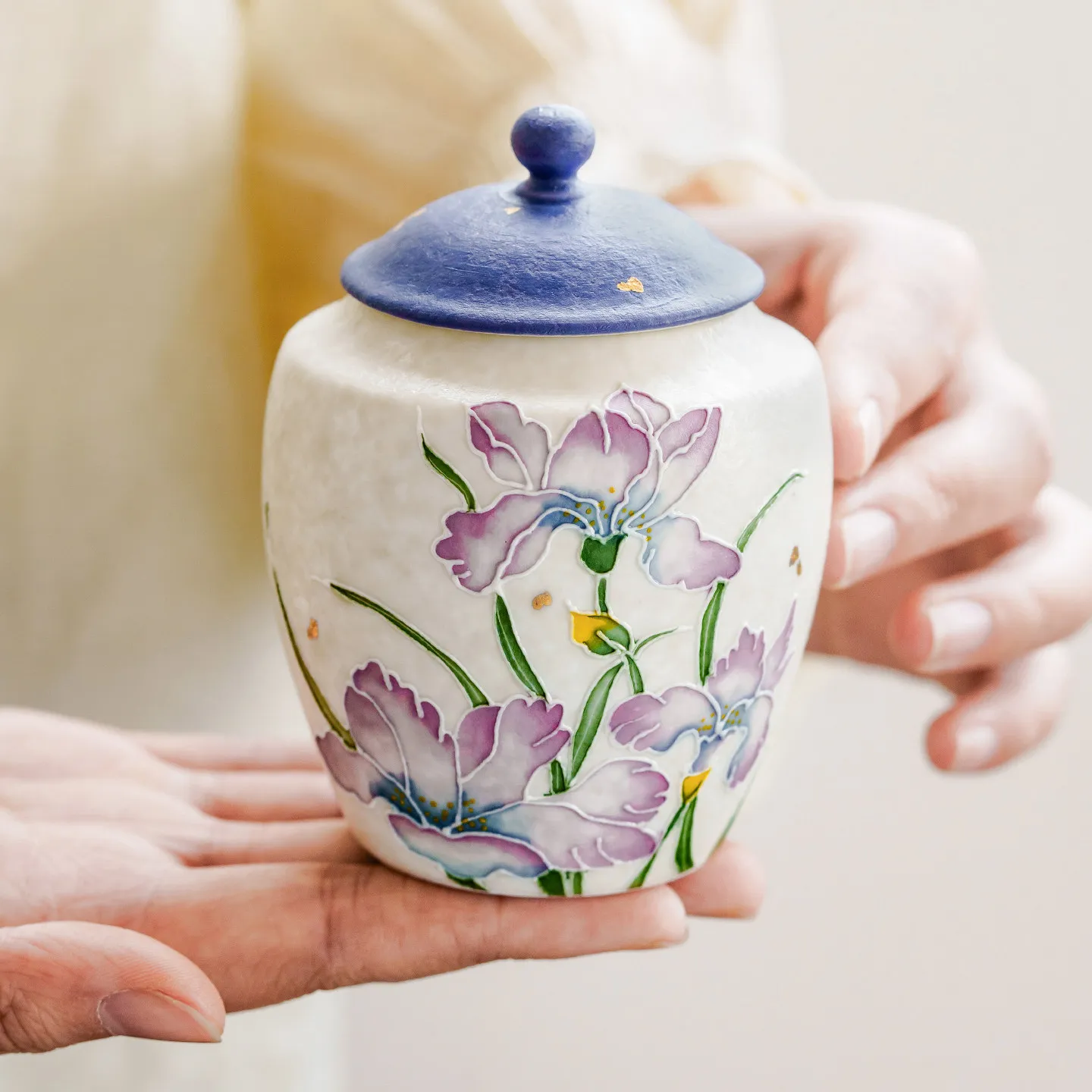 Hand-painted 3D Embossed Iris Ceramic Storage Jar with Lid Retro Purple Sealed Jar Tea Coffee Sugar Container Decorative Jar