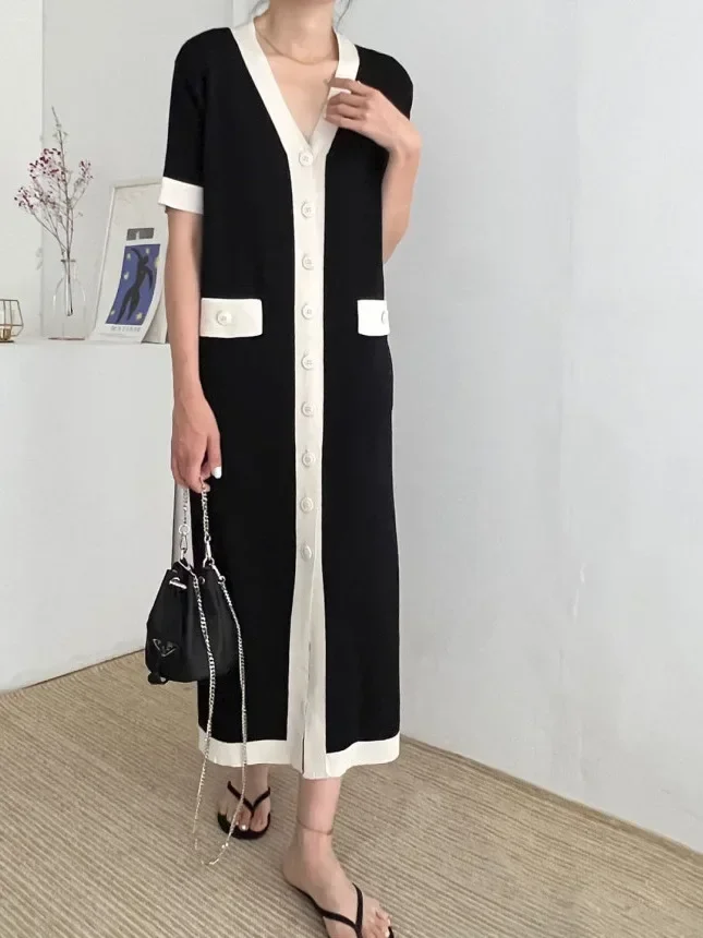 

Summer Chic Vintage V-neck Single-button Color Block Knee-length Long-sleeve Knitted Dress H-shaped A-line SilhouetteLIBIELIY