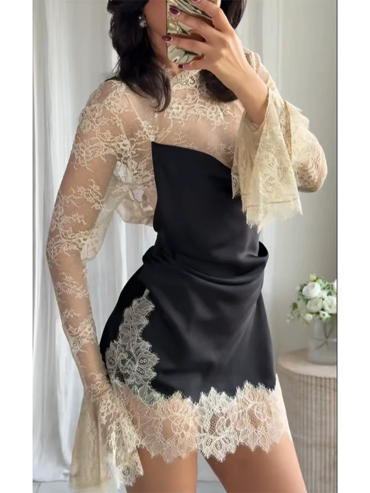 

Шикарное кружевное мини-платье с контрастными вставками, расклешенными рукавами и приталенной талией, полупрозрачное, для повседневной носки