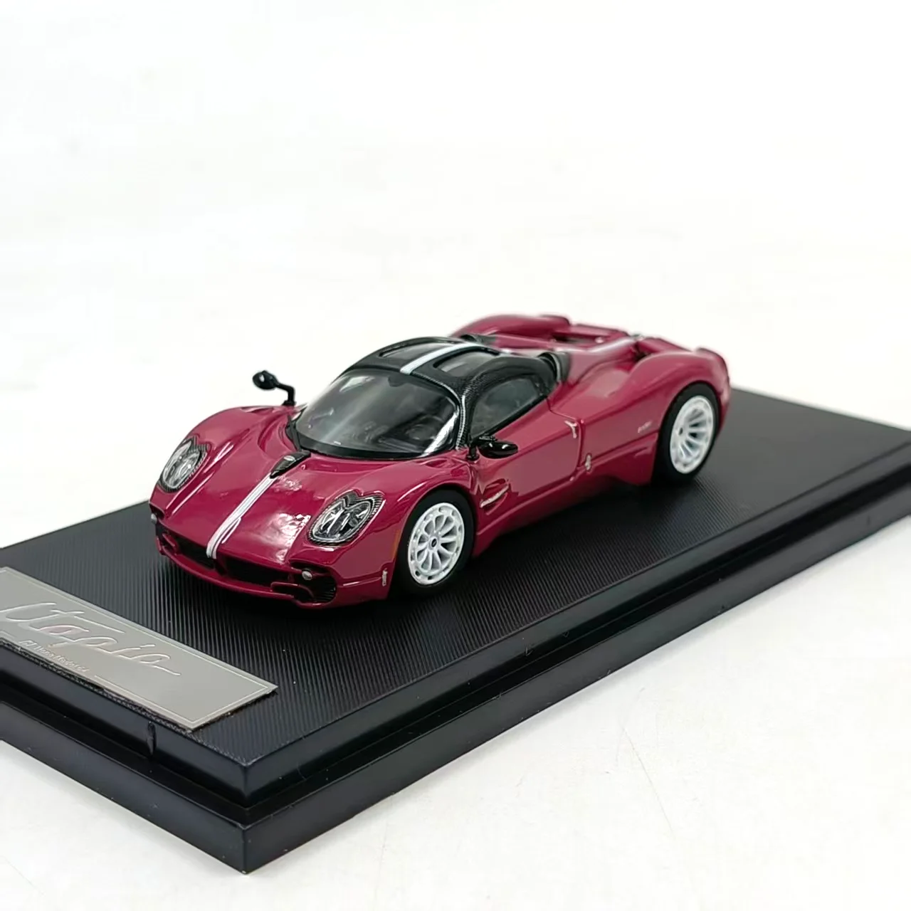 In stock 1: 64 new product "Utopia" with resin engine, alloy static car model, limited edition, as a gift.