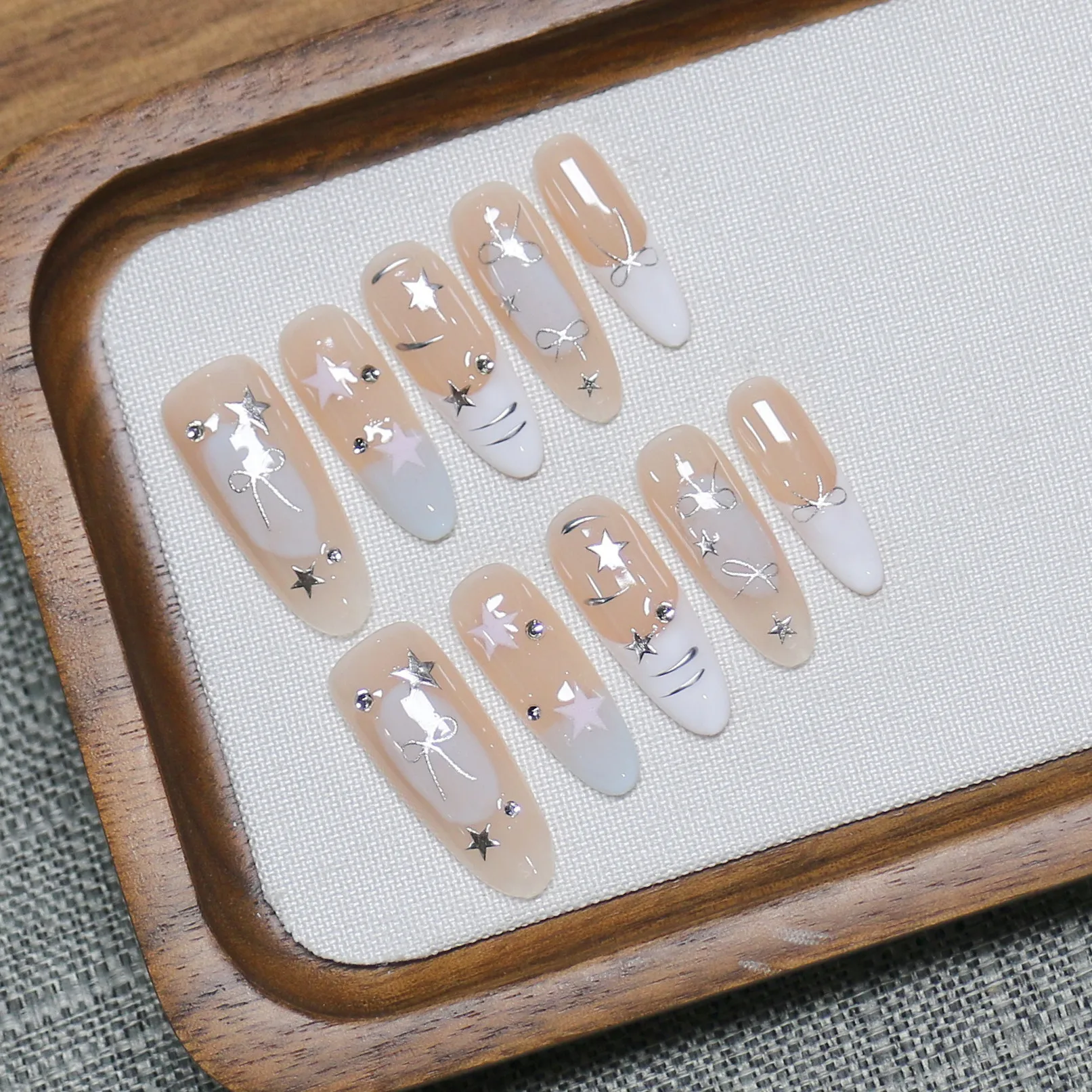 

10 шт. длинных овальных накладных ногтей ручной работы, белые, с французским дизайном, бантом и звездами, милые, носимые, для девочек
