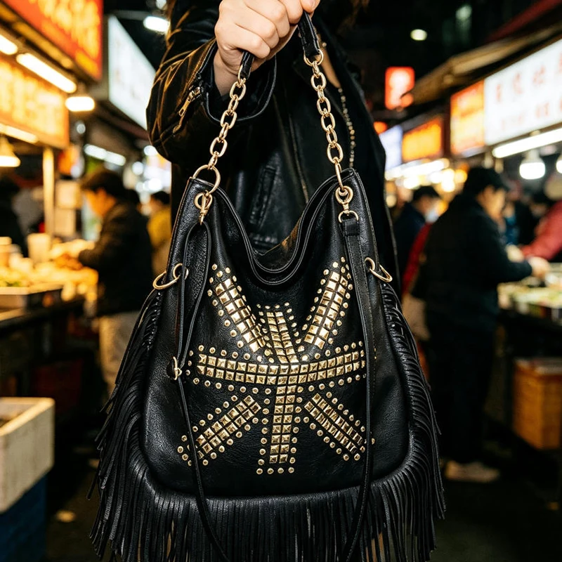 Nieten-Quasten-Umhängetasche, Punk-Rock-Metall-Nieten-Tragetasche, Y2k-Mädchen-Handtasche mit großer Kapazität aus weichem PU für Einkauf und Pendeln – Detail 14