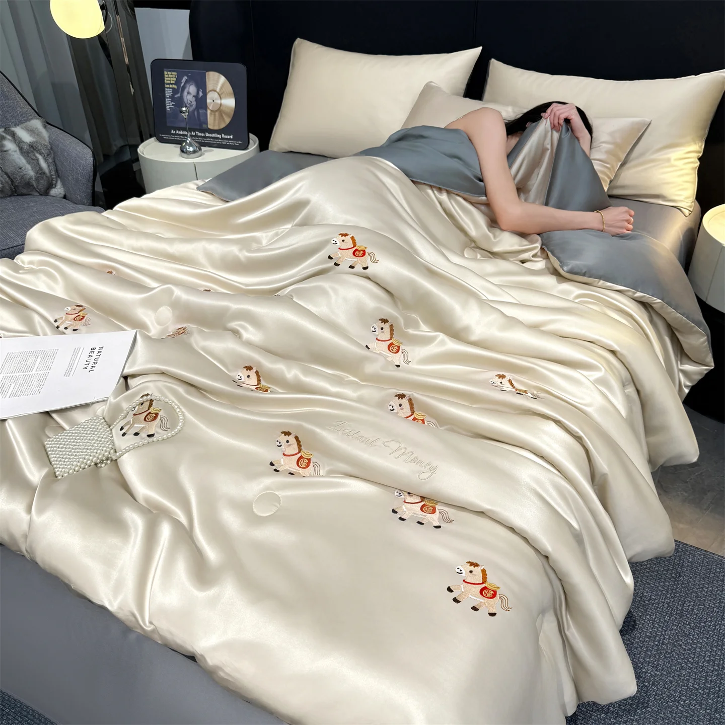 1pc Embroidered Quilt for Summer Ice Cooling Quilted Bedspread/Blanket for Beds Single/Queen Lightweight Duvet (No Pillowcase)